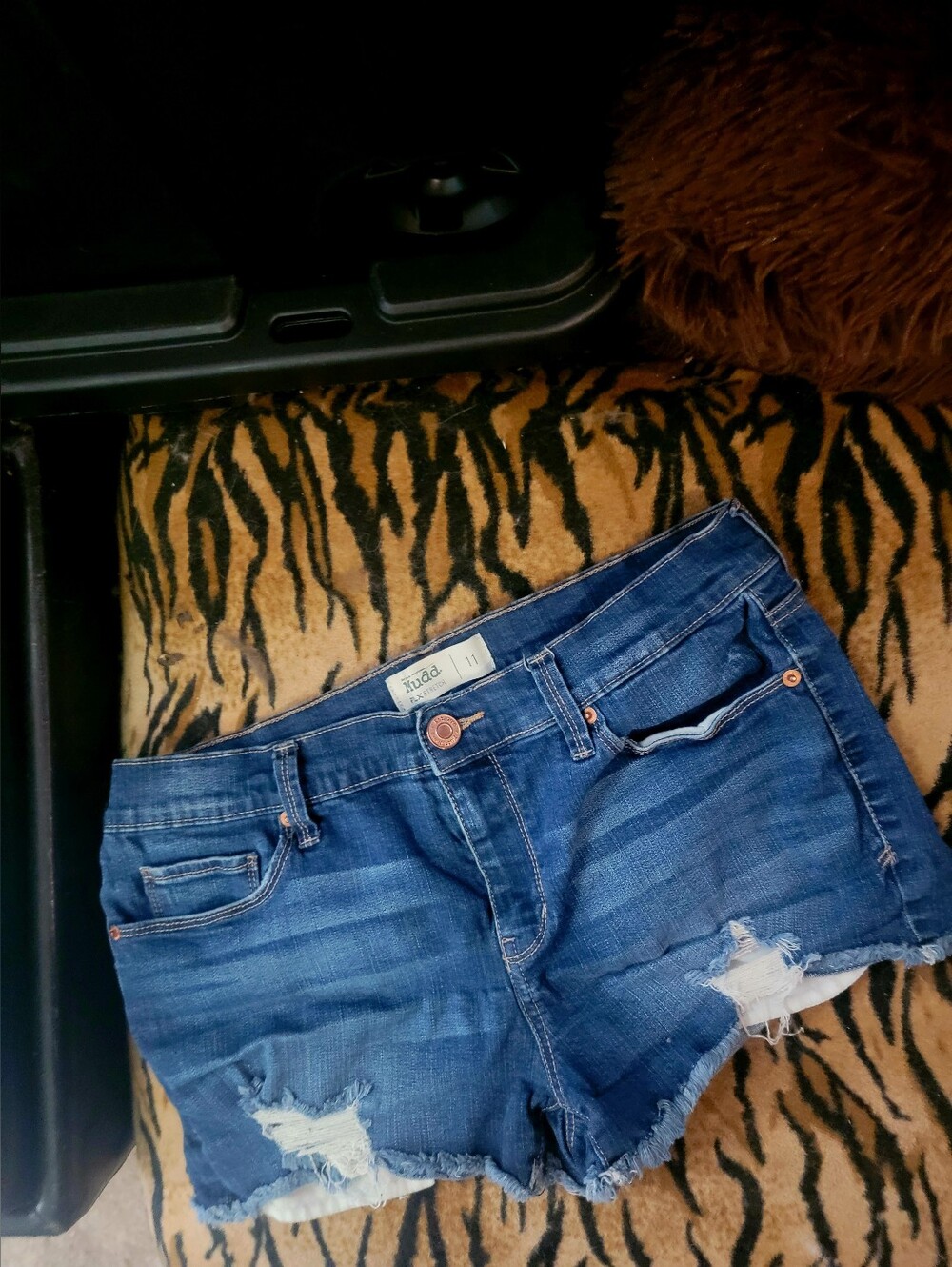 Mudd Flex Stretch Jean Shorts  Distressed Cutoff Exposed Pockets.. Sz 11 Juniors